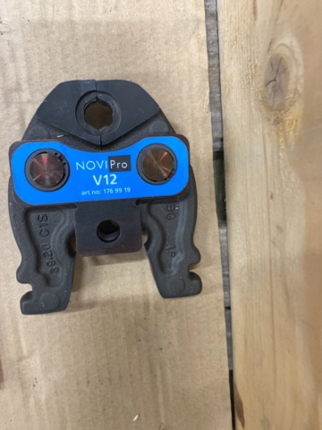 966051-6 Assortment of various tools