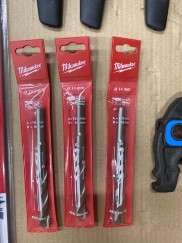 966051-7 Assortment of various tools