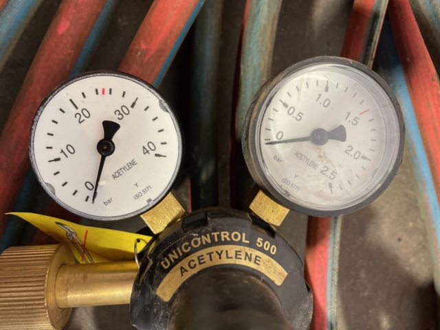 946802-6 Various gas bells, nozzles and hoses