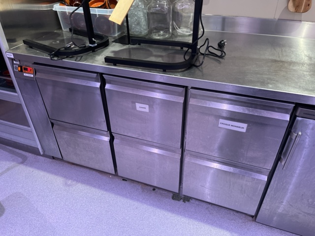 962197-4 Cooling bench / 6 drawers work surface