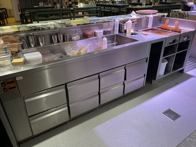 962210-2 Work surface with cooling bench and roasting table 322x74x91 cm