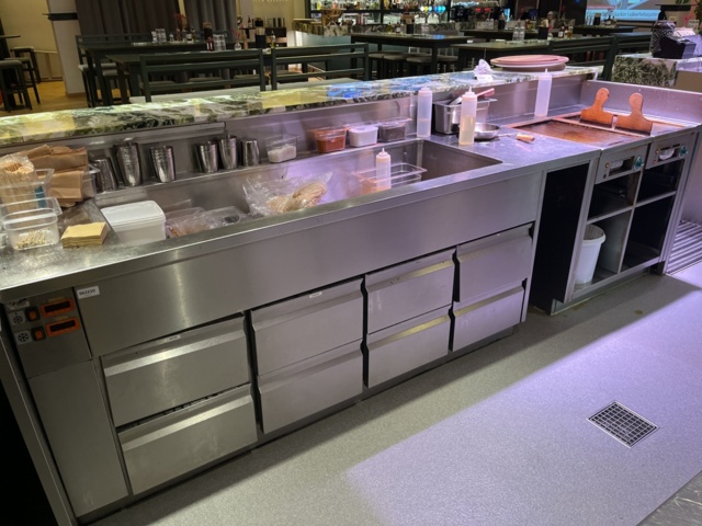 962210-3 Work surface with cooling bench and roasting table 322x74x91 cm