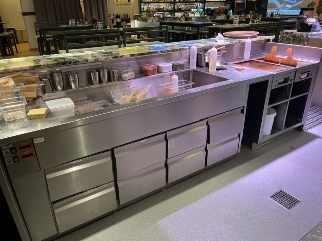 962210-4 Work surface with cooling bench and roasting table 322x74x91 cm