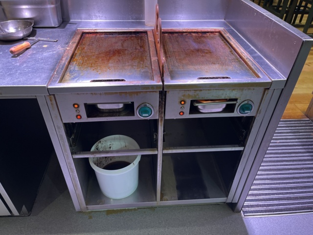 962210-11 Work surface with cooling bench and roasting table 322x74x91 cm