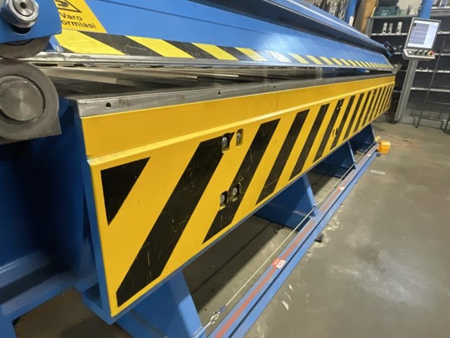 966757-16 LSK HK-40 CNC Folding Machine