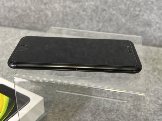 921692-6 Apple iPhone SE, 64GB - Shipping included!