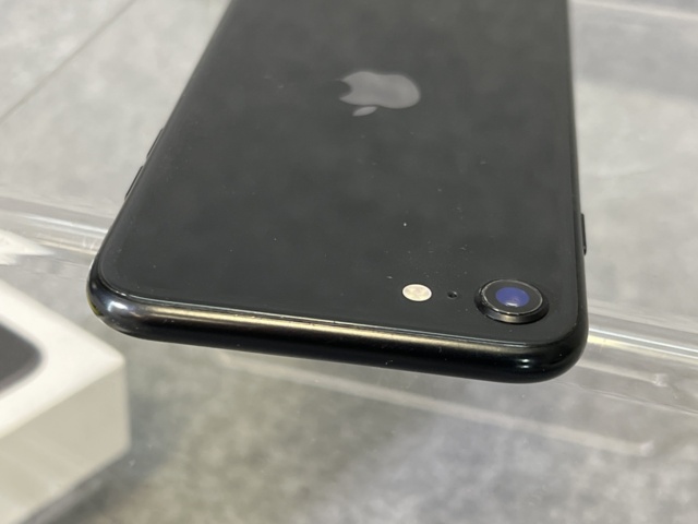 921692-10 Apple iPhone SE, 64GB - Shipping included!