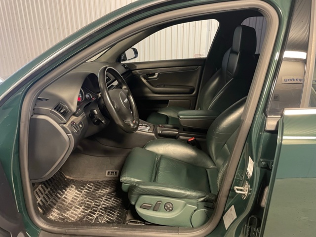 764705-14 Audi S4 Avant 4.2 V8 quattro - 2004