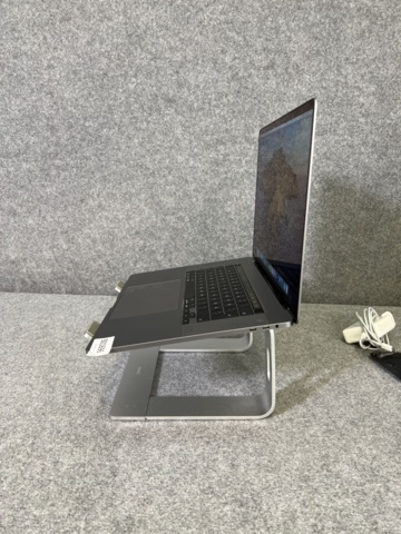 921696-4 Laptop, Apple, MacBook Pro 16" 1 TB, 2019 - Shipping included!