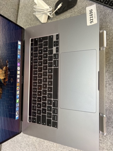 921696-6 Laptop, Apple, MacBook Pro 16" 1 TB, 2019 - Shipping included!