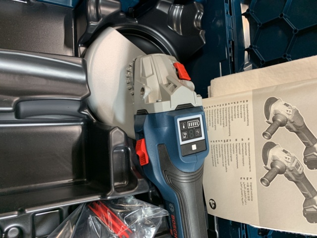 967311-8 Angle grinder Bosch GWS 18V-15 SC