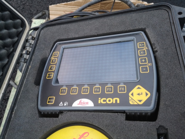 967202-11 LEICA MC1 DIGGING SYSTEM