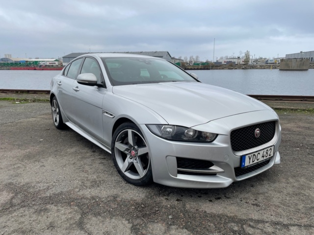 966073-2 Jaguar XE 25t - 2016