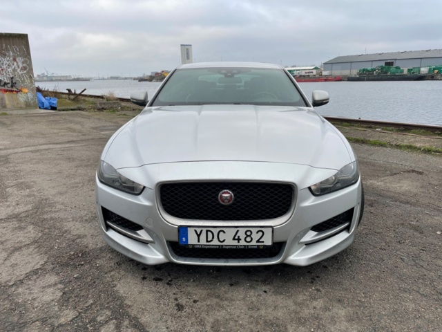 966073-3 Jaguar XE 25t - 2016