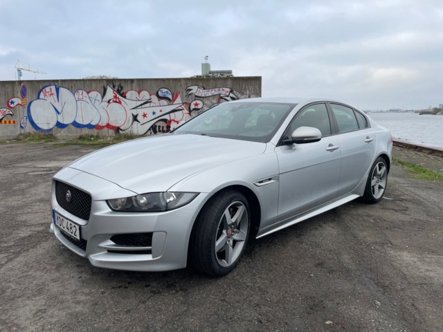 966073-1 Jaguar XE 25t - 2016