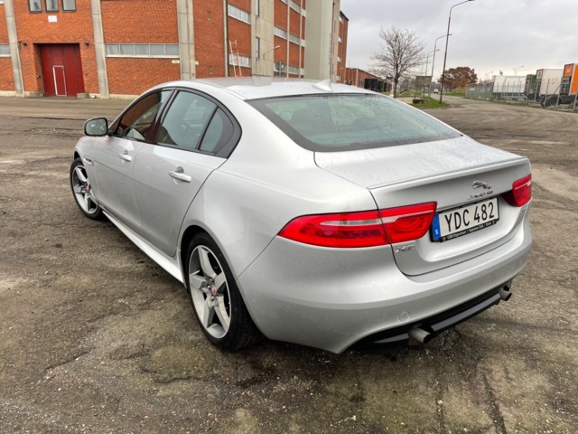 966073-5 Jaguar XE 25t - 2016