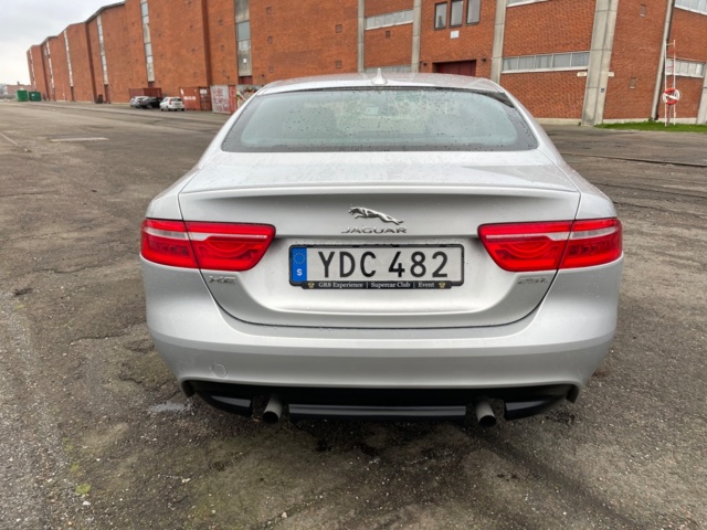 966073-6 Jaguar XE 25t - 2016