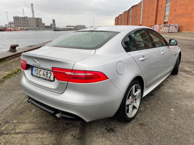 966073-7 Jaguar XE 25t - 2016