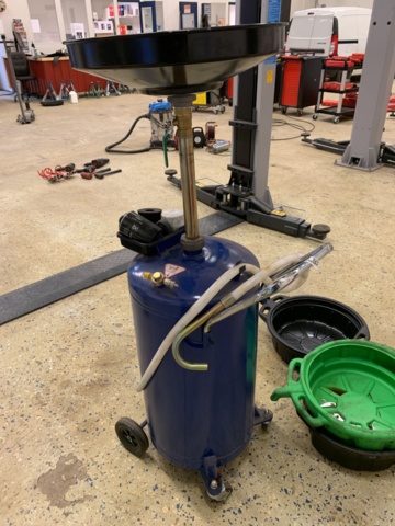 940759-3 Waste oil collector and 3 collection containers