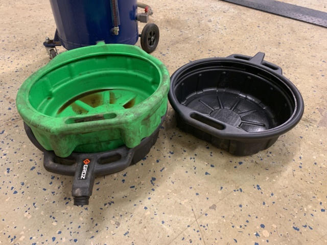 940759-7 Waste oil collector and 3 collection containers