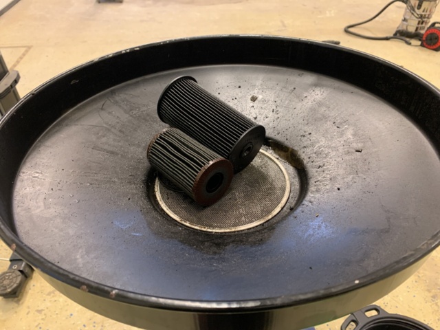 940759-6 Waste oil collector and 3 collection containers