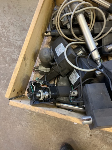 896947-3 Pallet with actuator