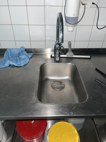 962305-4 Stainless steel workbench with sink