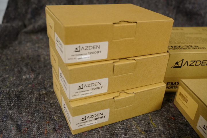 953961-2 Package for sound, among other things. AZDEN FIELD MIXER FMX-32a