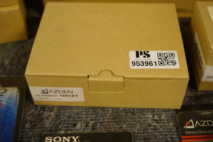 953961-5 Package for sound, among other things. AZDEN FIELD MIXER FMX-32a