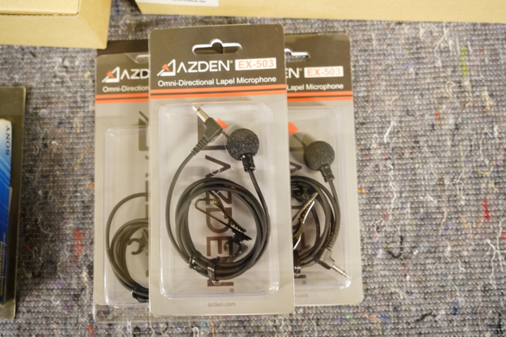 953961-7 Package for sound, among other things. AZDEN FIELD MIXER FMX-32a