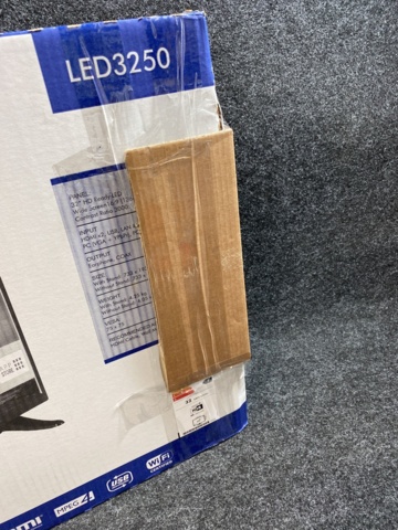 967623-3 32-inch Smart Full-HD LED TV Luxor LED3250