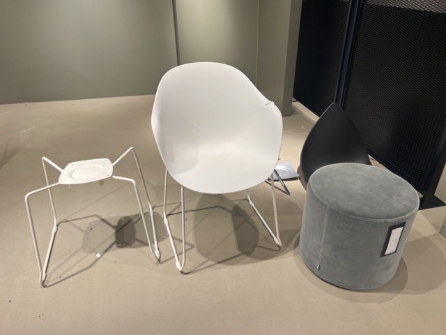 964272-2 Chairs, 2 pieces and pouf, BoConcept