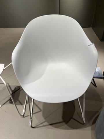 964272-4 Chairs, 2 pieces and pouf, BoConcept