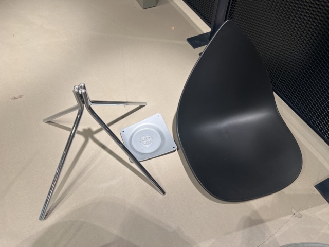 964272-5 Chairs, 2 pieces and pouf, BoConcept