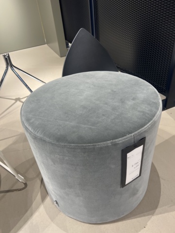 964272-6 Chairs, 2 pieces and pouf, BoConcept