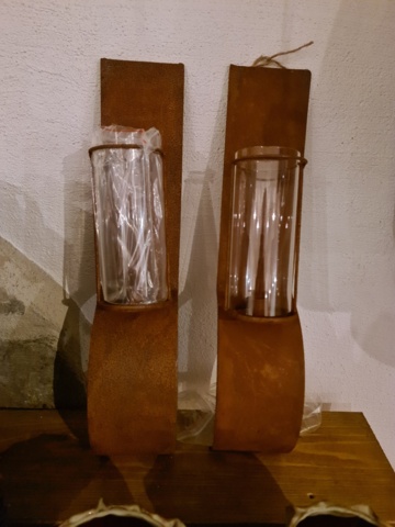 939347-2 Wall-hung lanterns, baskets, pots, etc