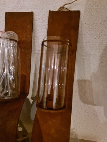 939347-3 Wall-hung lanterns, baskets, pots, etc