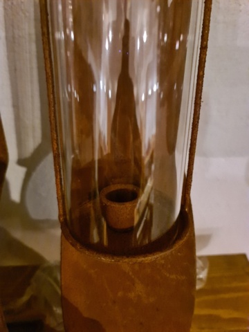 939347-8 Wall-hung lanterns, baskets, pots, etc