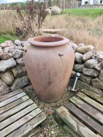 939352-2 Large red-brown clay pot without drainage hole