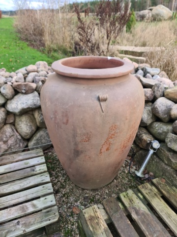 939352-4 Large red-brown clay pot without drainage hole