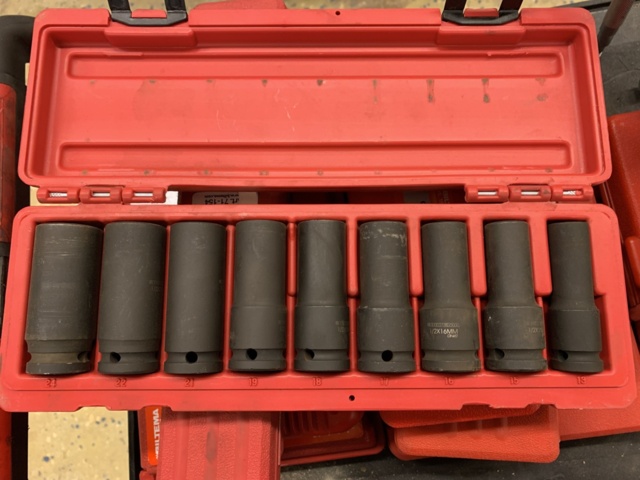 940799-4 Workshop trolley with 17 tool kits from Biltema