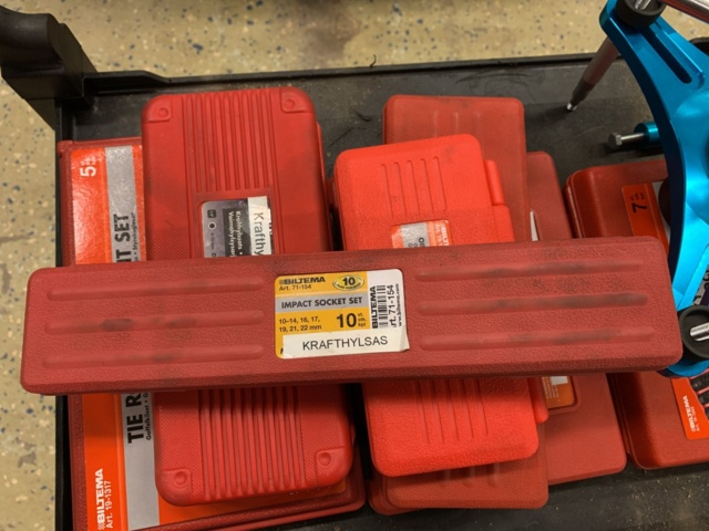 940799-5 Workshop trolley with 17 tool kits from Biltema