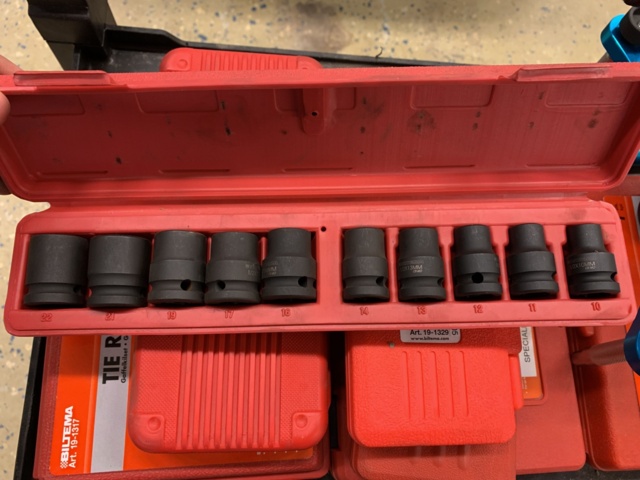 940799-6 Workshop trolley with 17 tool kits from Biltema