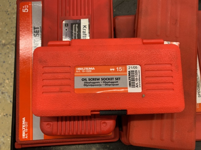 940799-7 Workshop trolley with 17 tool kits from Biltema