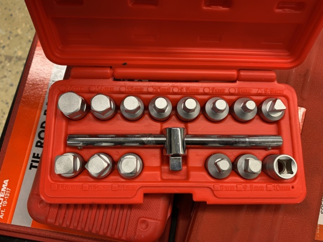 940799-8 Workshop trolley with 17 tool kits from Biltema