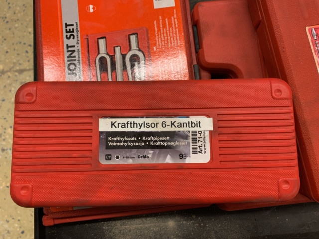 940799-9 Workshop trolley with 17 tool kits from Biltema