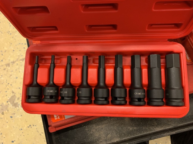 940799-10 Workshop trolley with 17 tool kits from Biltema