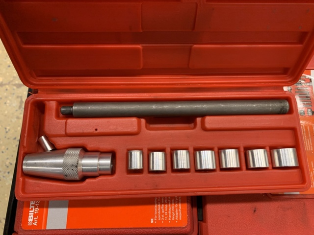 940799-12 Workshop trolley with 17 tool kits from Biltema