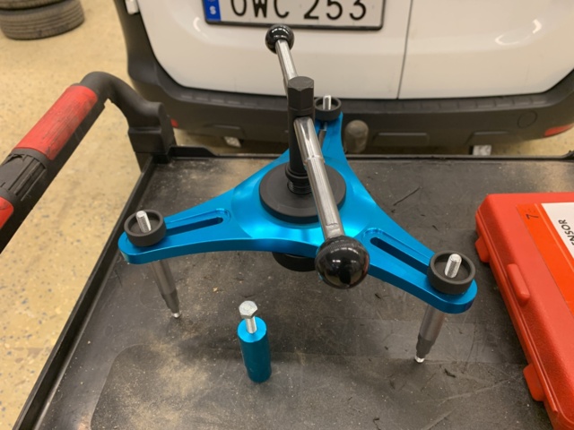 940799-17 Workshop trolley with 17 tool kits from Biltema