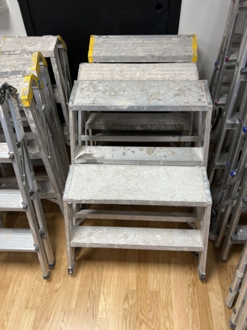 921391-6 Collection of ladders and stools, approx. 25 pcs